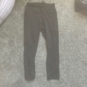 These are Nike dry fit leggings in a size XS